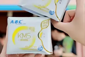医用卫生巾搜索环比上涨3920%！网友：谁能想到卫生巾都能塌房！适合哪些人用？图片