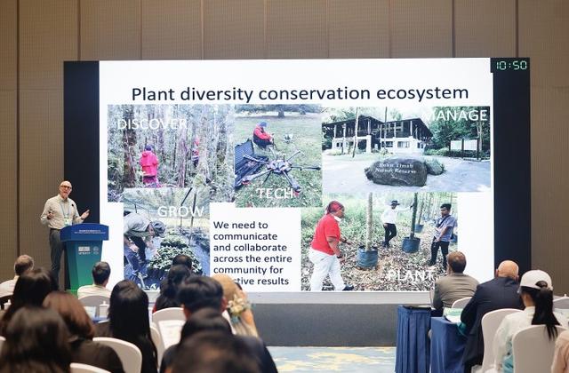 为了保护植物多样性，全球200多位专家学者在杭州开了一场大会