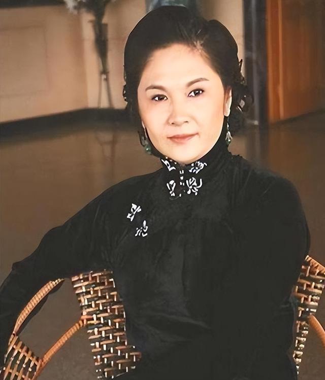 80年代家喻户晓的女演员，嫁给军委副主席儿子，离婚后混得如何？