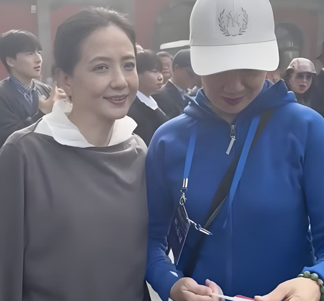 内娱这天，站位暴露江湖地位，唐国强张丰毅站一边，C位雷打不动