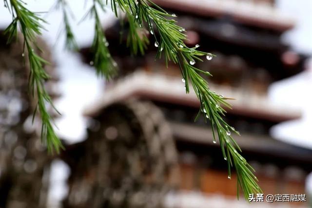 在卧龙湾水镇，听一场秋天的雨~