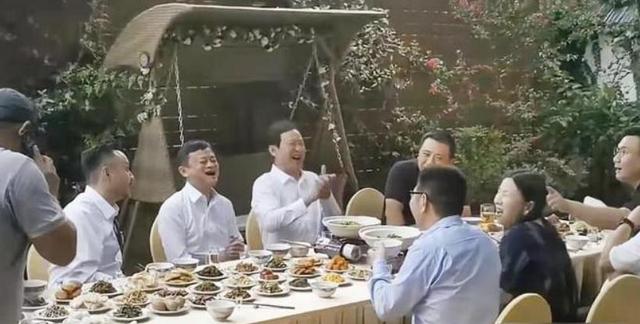 马云61岁了，用61张照片看他一路走来的故事！（真的感慨万千）