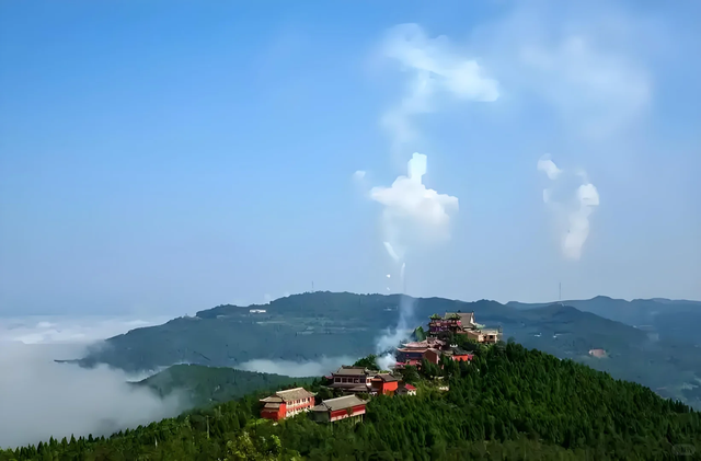 小众景美好徒步，被千年古柏古庙震撼到，成都2.5h直达！