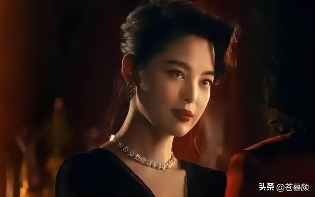 陪玩陪睡只是开胃菜，袭警、舔手指、集体嫖娼，背后的事捂不住了