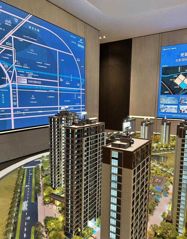 今明两年想买房的朋友，记住七个字：买中、买大、不买四。