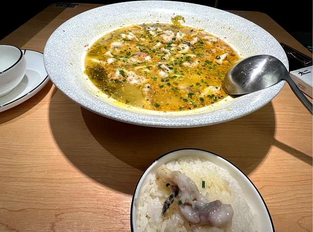风暴眼丨10分钟上鱼，揭秘太二酸菜鱼“活鱼现杀”真相