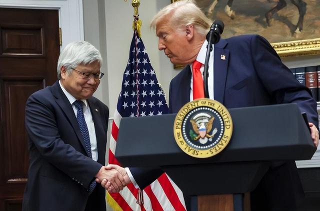 75岁芯片大佬潜逃美国！带核心技术机密，中国半导体经济警报拉响