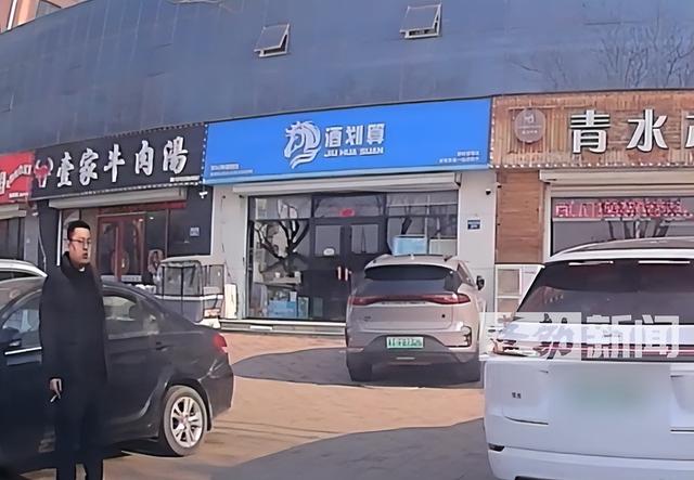 河北女子挪车打人社死！警方立案，嚣张连累车企，坐牢也难辞其咎