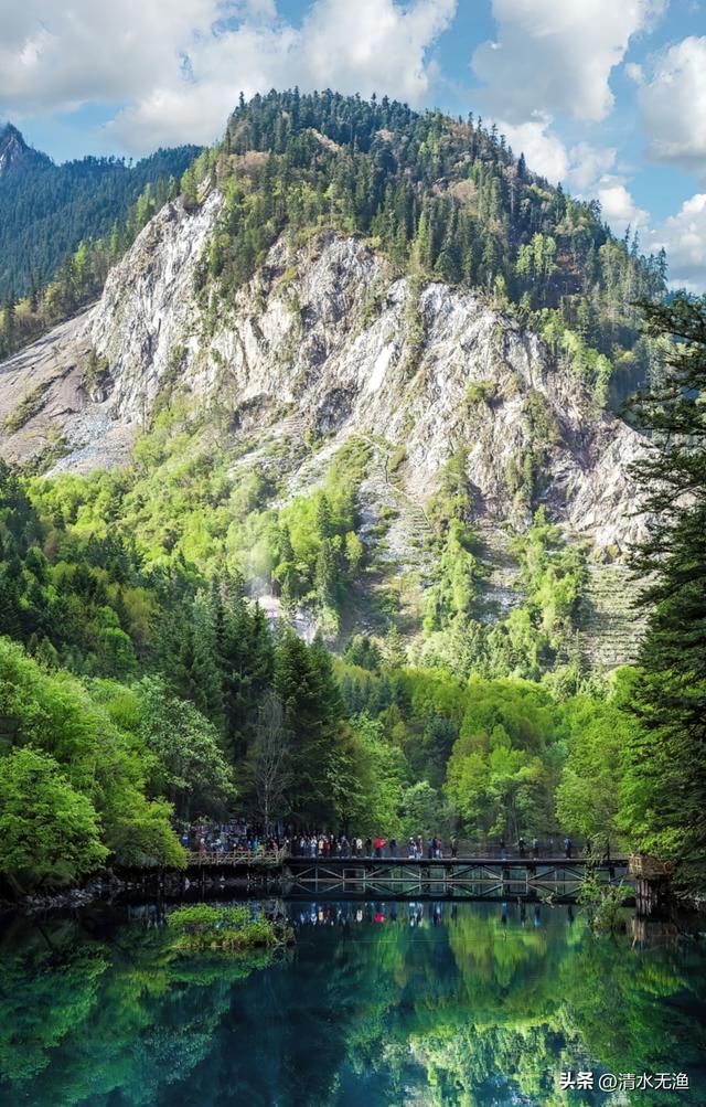 不黑不吹，九寨沟就是5A景区天花板，除了门票贵点，没啥缺点了！