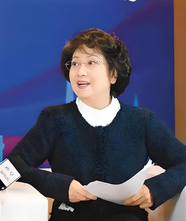 京剧女神李维康患病丈夫不离不弃，如今北京养老，北大女儿很孝顺