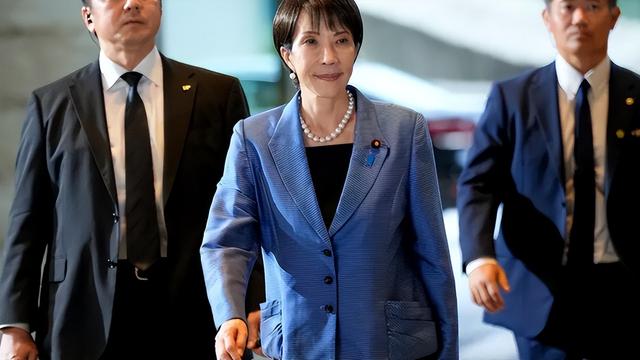 等不来北京贺电，高市早苗公开对华态度，把中国称为“重要邻国”