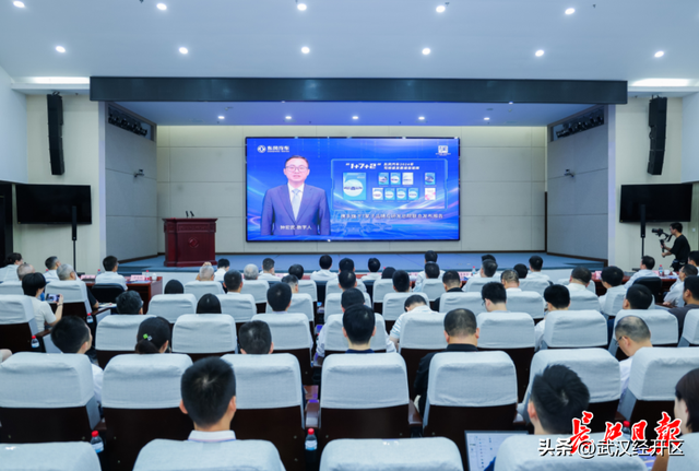 AI数字人亮相东风“2025年社会责任大会”，去年东风新能源车销量同比增64.4%