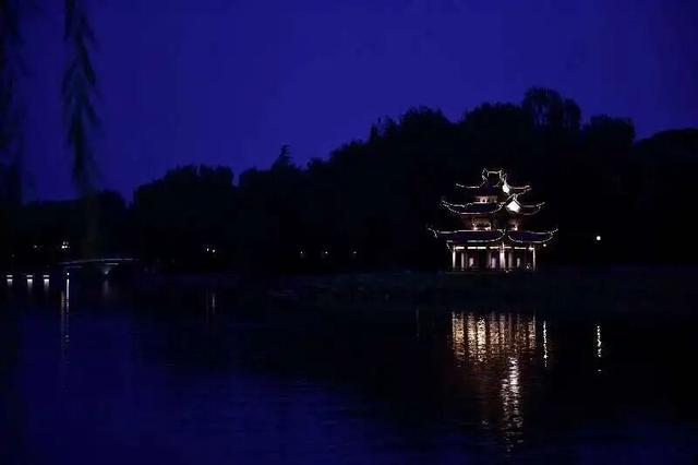 “十六圆”月亮来啦！今日西城这些点位，浪漫又出片