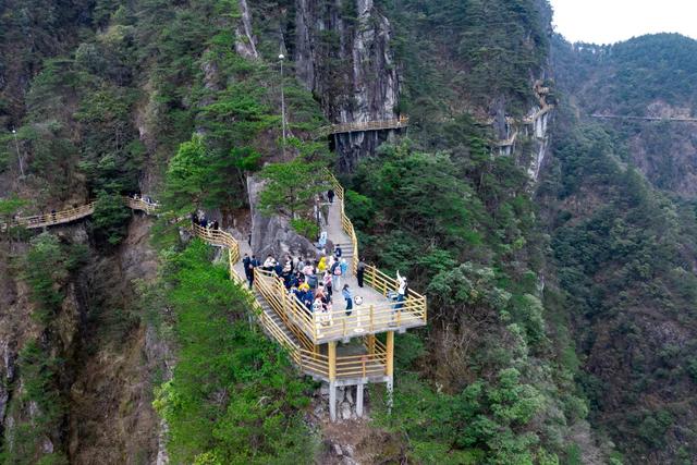 踏遍青山寻胜境!明月山、千古情迎福建千人旅行团!