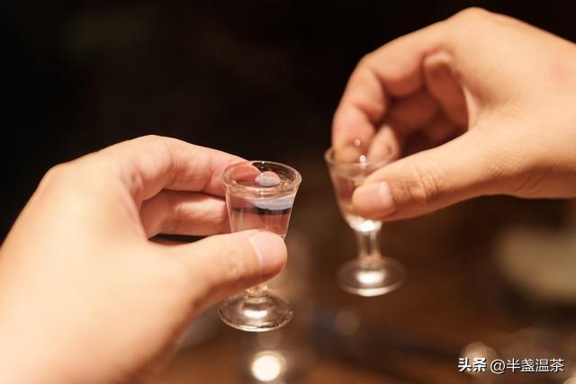 “敬酒顺口溜，背下来，敬酒有话，气氛融洽。”