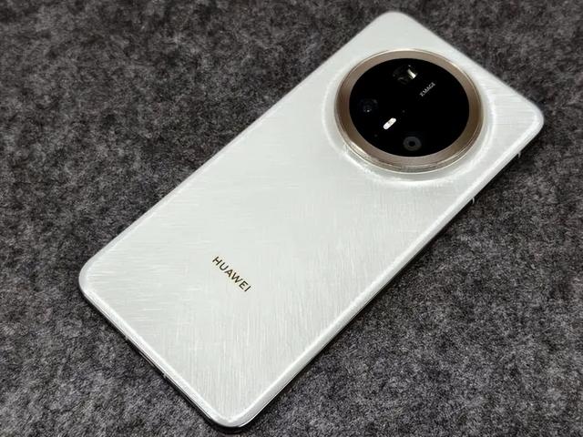华为手机重夺中国出货量第一：Mate 70、Pura 70卖爆了！