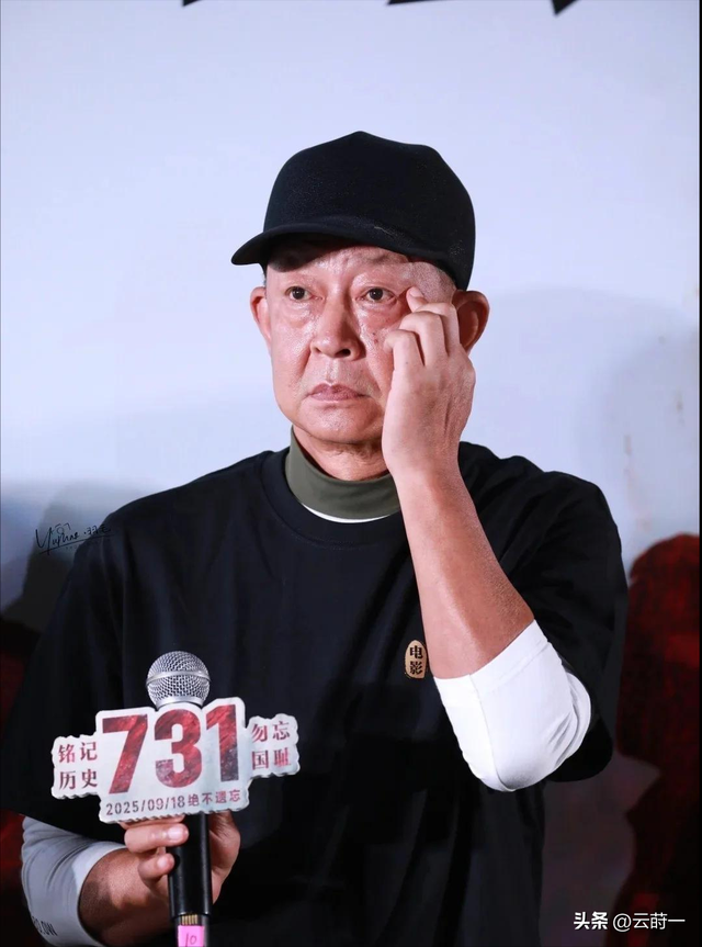 59岁王志文新照流出，肚腩突出耳朵异常，网友猜测患有心脏类疾病