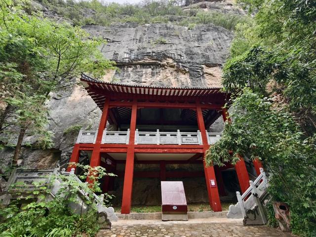 西狭秋韵：石刻无言，却与幽风诉千年