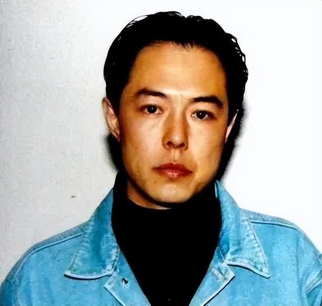天道好轮回！68岁双腿包扎瘫在轮椅的张铁林，已然活成了“笑话”