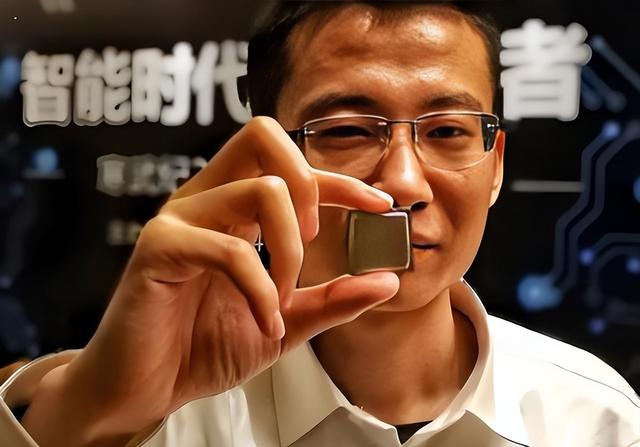 从挂科边缘到全球富豪：他失去华为却赢下世界，中国芯片惊天逆转