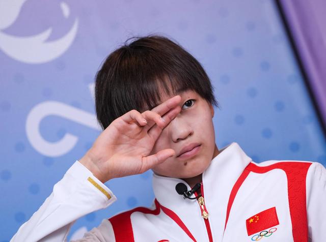 远离“造神”陷阱,经济学家发文抨击,揭开全红婵令人担忧的现状