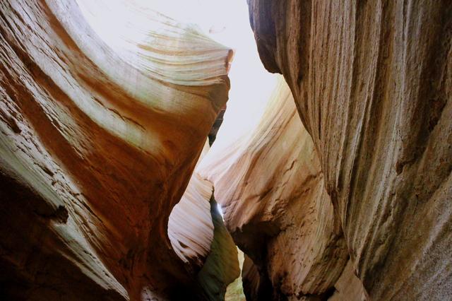 甘泉大峡谷，龙巴沟和桦树沟（桦树沟类溶洞）