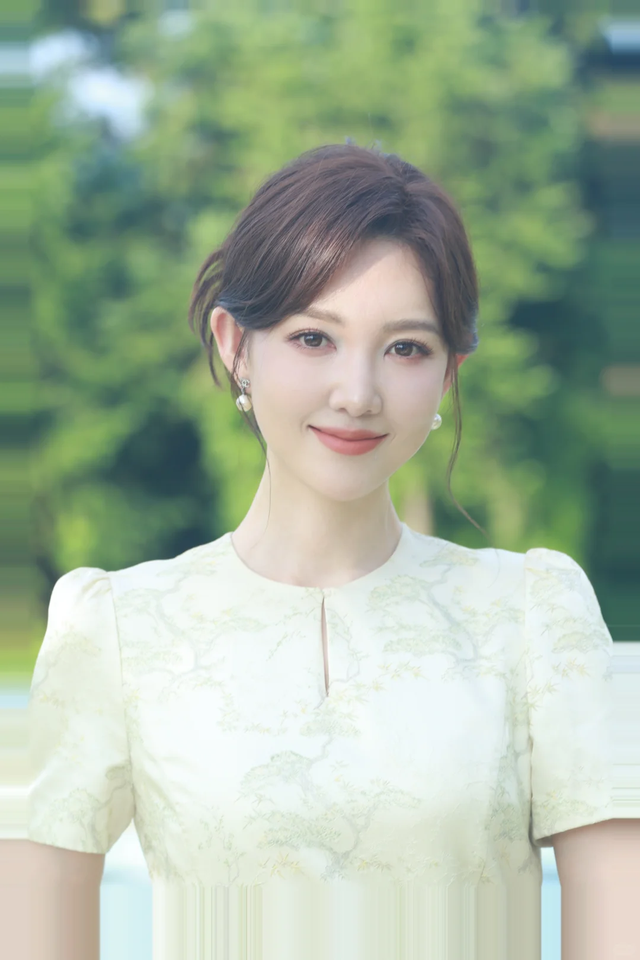 这样的央视主持人,也太美了吧!