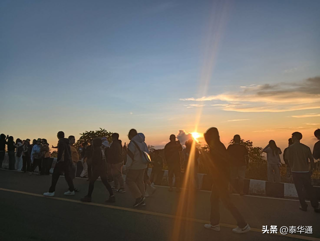 泰国清迈茵他侬山气温低至10度！游客蜂拥前往观光！