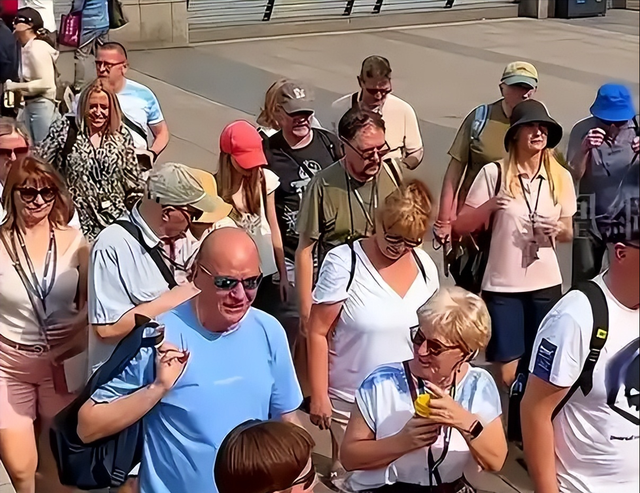 大量美国游客涌入中国，玩了几天后，不吹不黑，中国比美国强多了