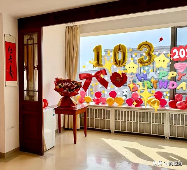 杨振宁因病逝世！刚过完103岁生日，最后一次亮相是为妻子庆生