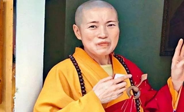 比释永信更奢靡：穿黑丝上班，坐豪车住千万别墅，有两个和尚老公