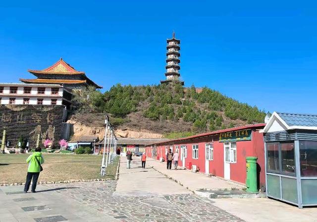 到河北张家口登鸡鸣山