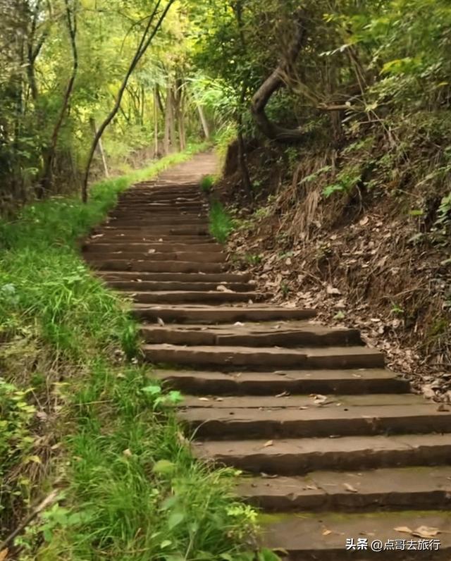 成都近郊，超级冷门徒步，山野藏流传已久的石屋，地铁公交直达！