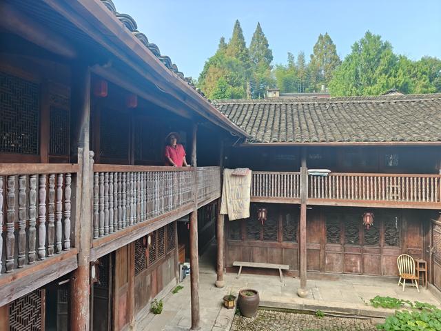 天台县山头郑村，风摇松叶南山秀，猎弹将军依依留