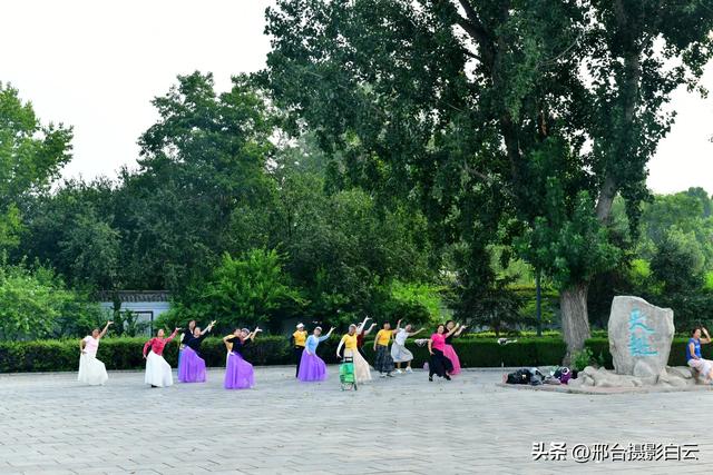 立秋之约：达活泉公园的诗意画卷（图）