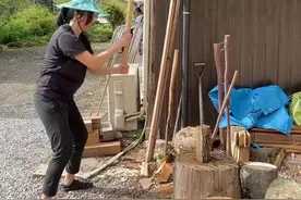 蒙嘉慧隐居日本农村，晒劈柴视频小腹隆起，发文辟谣怀孕只是胖了图片