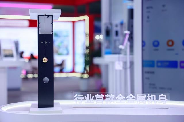 萤石 AI 智能锁强势登陆 2025 五金展：Y5000FVX 系列双产品亮相