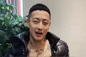 突传噩耗！网红“艺人红孩儿”不幸车祸去世，满身刺青曾亲吻纸人图片