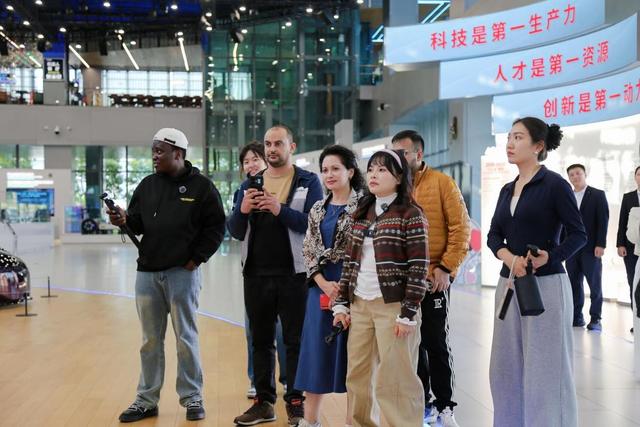 南沙，向世界绽放：一场传统与现代交织的未来之旅