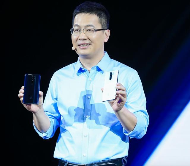 卢伟冰砸10亿搞背屏！小米17正面迎战iPhone底气何在