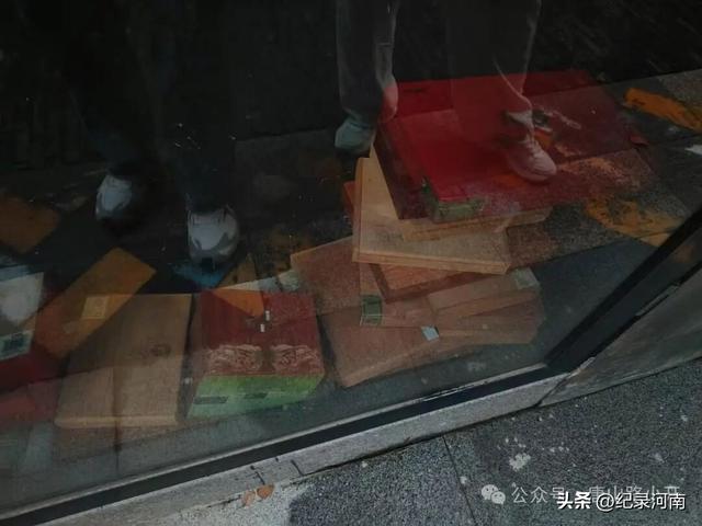 上海：繁华背后的商场荒芜之境