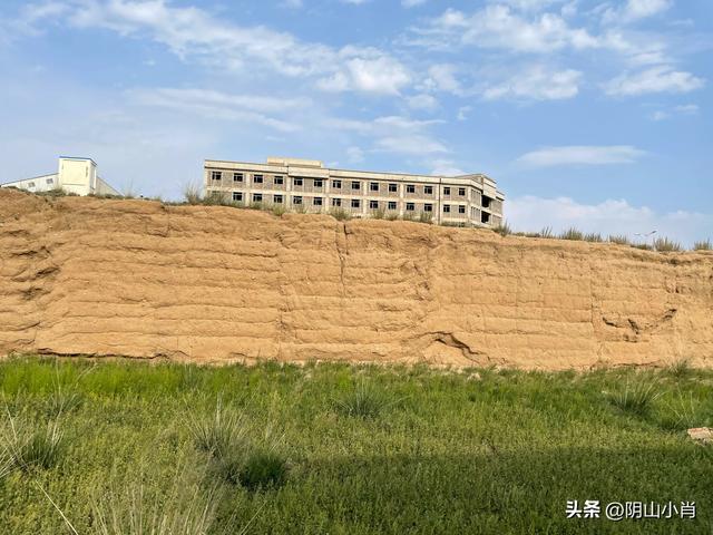 达茂旗达尔罕、百灵庙、乌克忽洞，固阳银号、忽鸡沟田野考察笔记