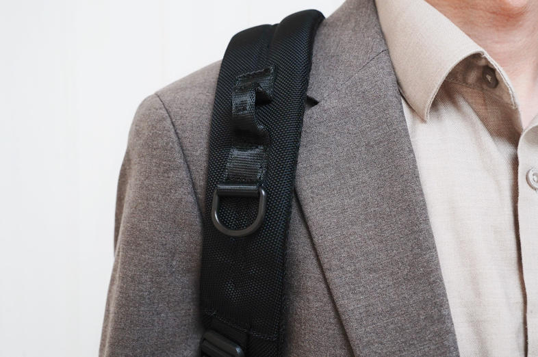 职场人士的得力助手,LEVEL8新品探界者商务双肩包——助你轻松应对工作挑战!