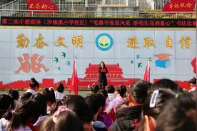 湖北秭归：捐一缕书香助力教联体发展图片