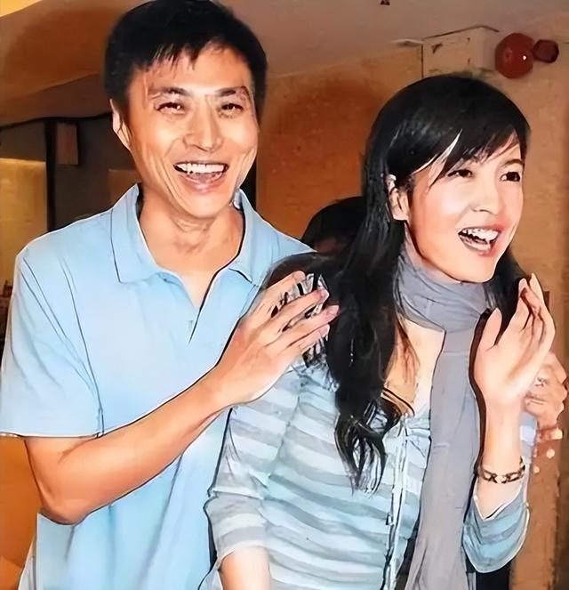 被戴8次绿帽子，3次捉奸在床，这就是我们“玉女”守卫的爱情？