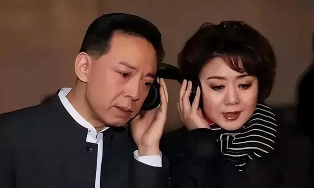 至今未婚未育，身边却有男人陪了近27年！59岁的她才是人间清醒