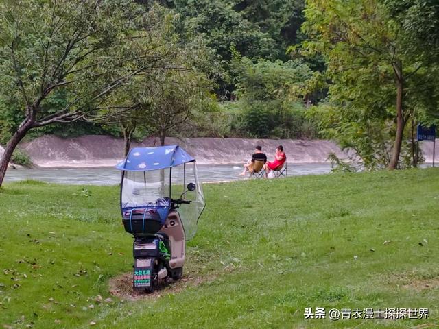 夏天成都三道堰休闲的人们