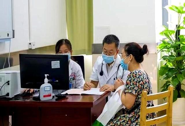 医生提倡：超过55岁的中老年人，宁可多走路，也别做这4个运动