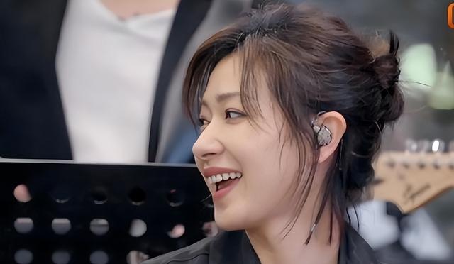 因长得太漂亮被导演狂追，却因拒绝追求无戏可拍，今搭档胡歌走红