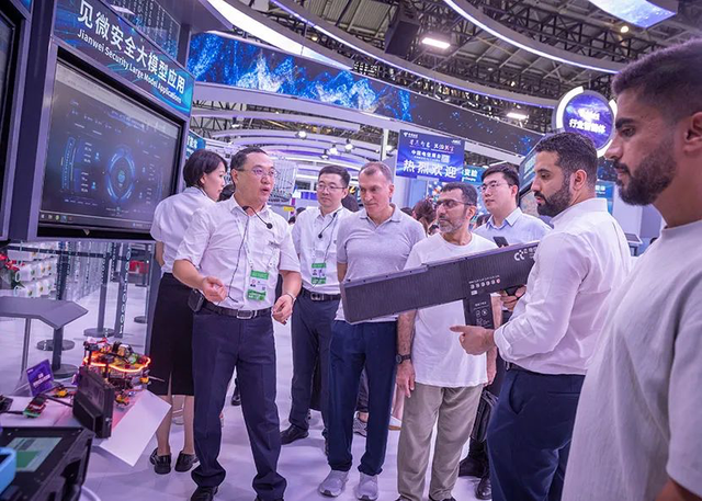 2025世界人工智能大会：直击中国电信“AI全家桶”开挂现场！